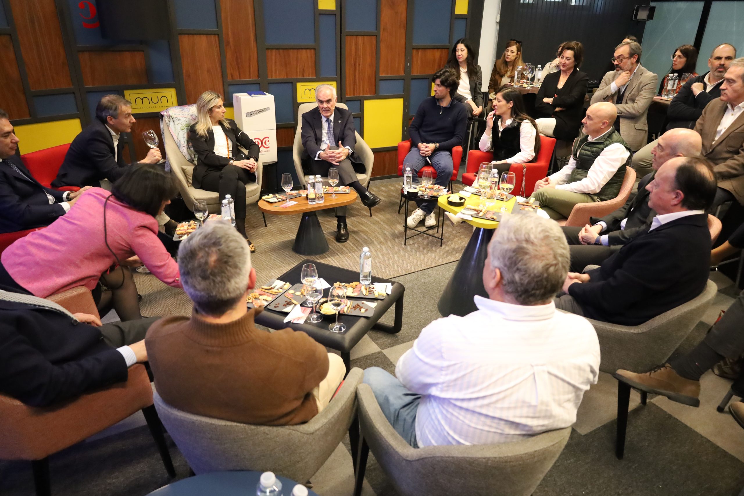 En este momento estás viendo Enjoy Zaragoza: «Ángel Adiego protagonista del primer Vermú Club del año con una conversación cercana y sincera»